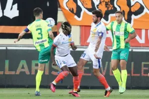 AEK - ΑΠΟΕΛ: Ο Τρισκόφσκι το μοίρασε στο τέλος! (φώτος)