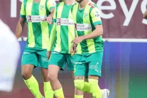 AEK - ΑΠΟΕΛ: Ο Τρισκόφσκι το μοίρασε στο τέλος! (φώτος)