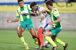 AEK - ΑΠΟΕΛ: Ο Τρισκόφσκι το μοίρασε στο τέλος! (φώτος)