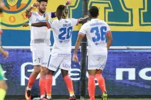 AEK - ΑΠΟΕΛ: Ο Τρισκόφσκι το μοίρασε στο τέλος! (φώτος)