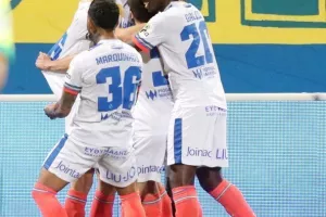 AEK - ΑΠΟΕΛ: Ο Τρισκόφσκι το μοίρασε στο τέλος! (φώτος)
