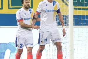 AEK - ΑΠΟΕΛ: Ο Τρισκόφσκι το μοίρασε στο τέλος! (φώτος)