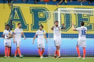 AEK - ΑΠΟΕΛ: Ο Τρισκόφσκι το μοίρασε στο τέλος! (φώτος)