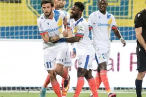AEK - ΑΠΟΕΛ: Ο Τρισκόφσκι το μοίρασε στο τέλος! (φώτος)
