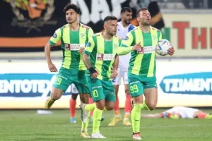 AEK - ΑΠΟΕΛ: Ο Τρισκόφσκι το μοίρασε στο τέλος! (φώτος)