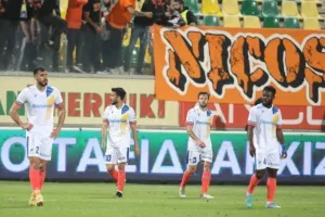 AEK - ΑΠΟΕΛ: Ο Τρισκόφσκι το μοίρασε στο τέλος! (φώτος)