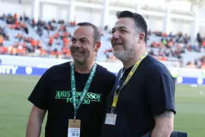 Κώστας ή Νεκτάριος;
