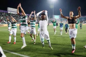 (Φωτορεπορτάζ) Το πράσινο "πάρτι" μετά το τελικό σφύριγμα!