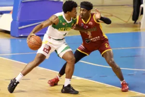 AEK - Kεραυνός: "Κιτρινοπράσινη" πρόκριση με super Hollingsworth (φώτος)