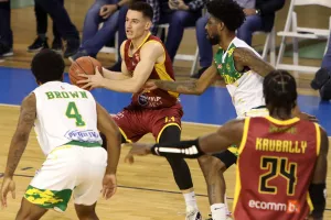 AEK - Kεραυνός: "Κιτρινοπράσινη" πρόκριση με super Hollingsworth (φώτος)