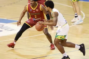 AEK - Kεραυνός: "Κιτρινοπράσινη" πρόκριση με super Hollingsworth (φώτος)