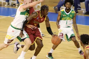 AEK - Kεραυνός: "Κιτρινοπράσινη" πρόκριση με super Hollingsworth (φώτος)