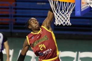 AEK - Kεραυνός: "Κιτρινοπράσινη" πρόκριση με super Hollingsworth (φώτος)