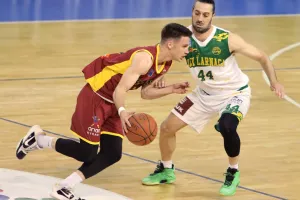 AEK - Kεραυνός: "Κιτρινοπράσινη" πρόκριση με super Hollingsworth (φώτος)