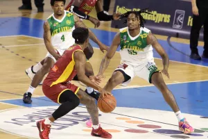 AEK - Kεραυνός: "Κιτρινοπράσινη" πρόκριση με super Hollingsworth (φώτος)