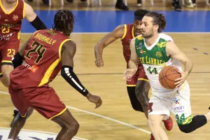 AEK - Kεραυνός: "Κιτρινοπράσινη" πρόκριση με super Hollingsworth (φώτος)