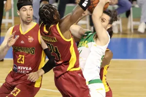 AEK - Kεραυνός: "Κιτρινοπράσινη" πρόκριση με super Hollingsworth (φώτος)