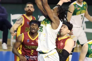 AEK - Kεραυνός: "Κιτρινοπράσινη" πρόκριση με super Hollingsworth (φώτος)