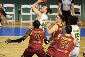 AEK - Kεραυνός: "Κιτρινοπράσινη" πρόκριση με super Hollingsworth (φώτος)