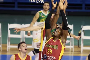 AEK - Kεραυνός: "Κιτρινοπράσινη" πρόκριση με super Hollingsworth (φώτος)
