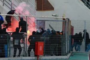 «Ανοιγμένα κεφάλια, τα αποδυτήρια μετατράπηκαν σε πρόχειρο χειρουργείο»