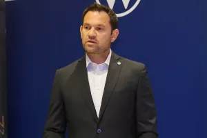 "Παίζει κρυφτούλι ο Κούμας"