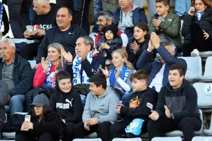 (Φωτορεπορτάζ) Ο κόσμος στο "Στέλιος Κυριακίδης"
