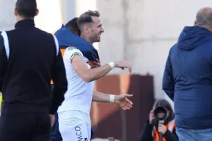 Δόξα - Ολυμπιακός: Η γκολάρα Σαντίκ έκανε την διαφορά (φώτος)