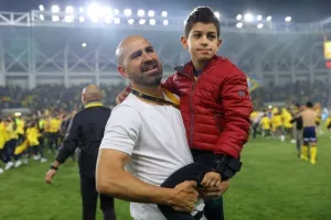 ΑΕΛ - Ολυμπιακός: Στον τελικό με... ζωγραφιά του κορυφαίου Μεντόσα! (Φώτος)