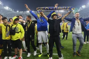 ΑΕΛ - Ολυμπιακός: Στον τελικό με... ζωγραφιά του κορυφαίου Μεντόσα! (Φώτος)