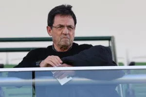 Δόξα-Ανόρθωση: Η "Κυρία" τράβηξε... πεντάσφαιρο (φώτος) 