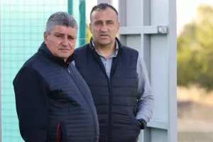 Δόξα-Ανόρθωση: Η "Κυρία" τράβηξε... πεντάσφαιρο (φώτος) 