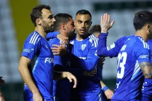Δόξα-Ανόρθωση: Η "Κυρία" τράβηξε... πεντάσφαιρο (φώτος) 