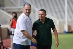 Στενό πρέσινγκ σε Μπαχάρ
