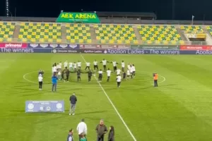Χορός των νταμπλούχων σε κύκλο… στο κέντρο! (βίντεο)