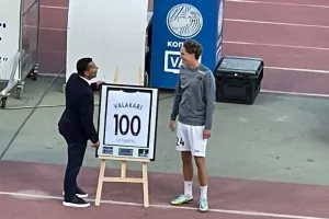 Τίμησαν τον... 100άρι Όνι (Φώτος)