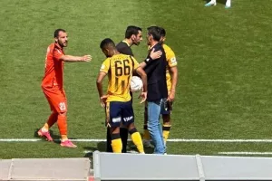 (ΦΩΤΟΣ) Εκνευρισμένος ο Γιανέφσκι/ Παρατηρήσεις ο Φωτίου