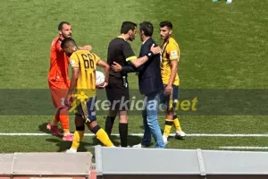 (ΦΩΤΟΣ) Εκνευρισμένος ο Γιανέφσκι/ Παρατηρήσεις ο Φωτίου