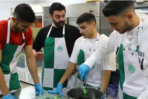 Παναγή, Παναγιώτου και Χάμπος... έβαψαν πράσινα αυγά! (Βίντεο)