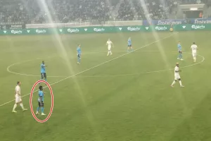 Βα... σε ρόλο δεξιού μπακ! 