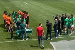 Ομόνοια Κ15/Η απονομή και οι πανηγυρισμοί των πρωταθλητών (βίντεο/φώτος) 
