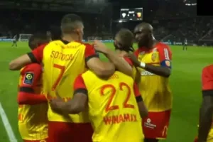 Λανς - Στρασβούργο 2-1: Πλησίασε την Παρί στους τρεις βαθμούς και πλησιάζει στα... αστέρια