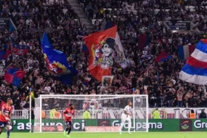 Κάλεσμα των ultras της Λυών: «Την Κυριακή μείνετε με τους δικούς σας γύρω από το αρνί και μην πάτε στο τσίρκο της ομάδας»