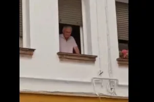 Οπαδοί της Σεβίλλης επισκέφθηκαν το σπίτι του Αντόνιο Πουέρτα