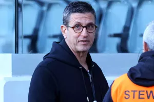 "Δις ις Σάιπρους/Προδότες μέσα στον Ολυμπιακό"