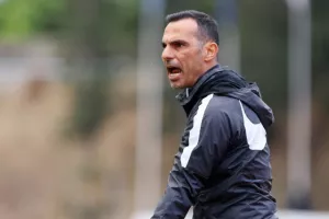 Ακρίτας - Νέα Σαλαμίνα: Πλέον κερδίζει, αλλά... αργοπορημένα (Φώτος)