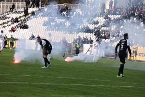 Ζητά τον αγώνα στα... χαρτιά