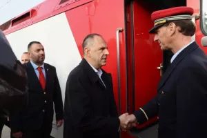 Τρένα: Ξεκίνησαν τα δρομολόγια Αθήνα-Θεσσαλονίκη, στο πρώτο βαγόνι ο Γεραπετρίτης