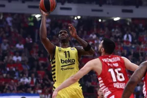 Έχασε τα ριμπάουντ και το πλεονέκτημα από τη Φενέρ ο Ολυμπιακός!