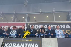 Χαιρέτησε και πήρε θέση στη Δυτική ο Ν. Χριστοδουλίδης (φώτος/βίντεο)